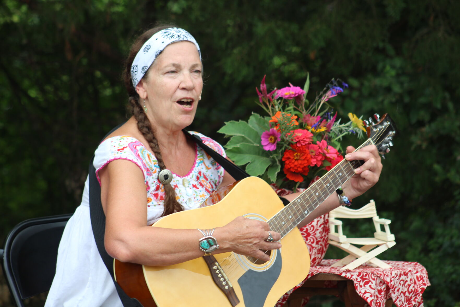 Miss Sue sings a song